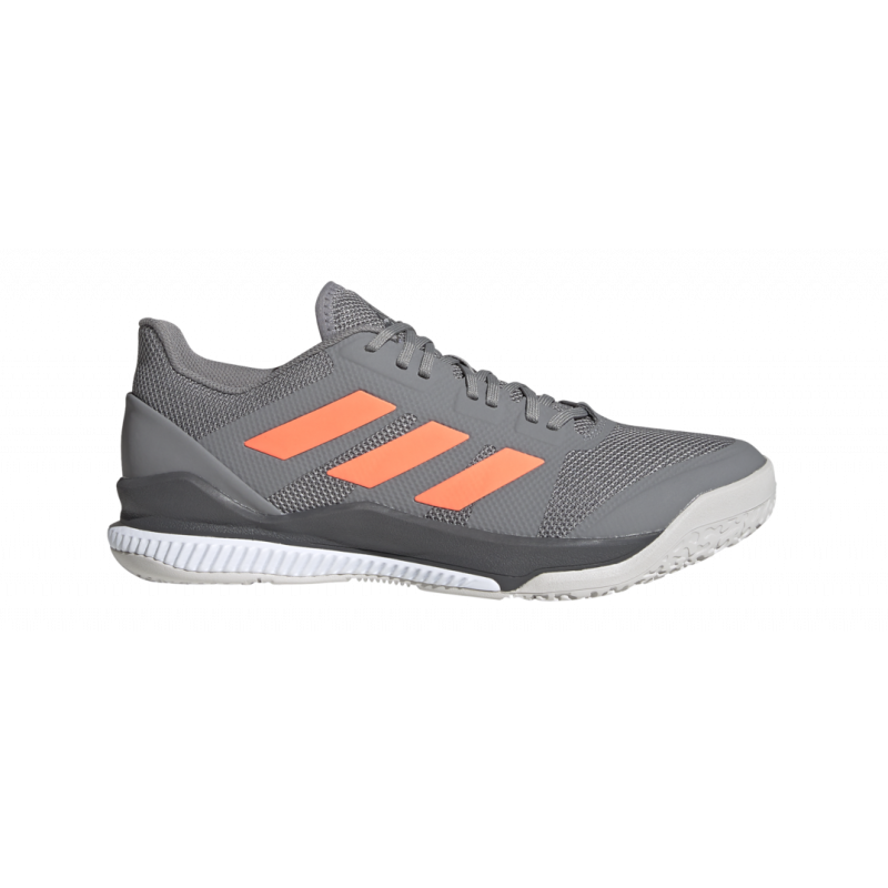 paire de chaussure adidas